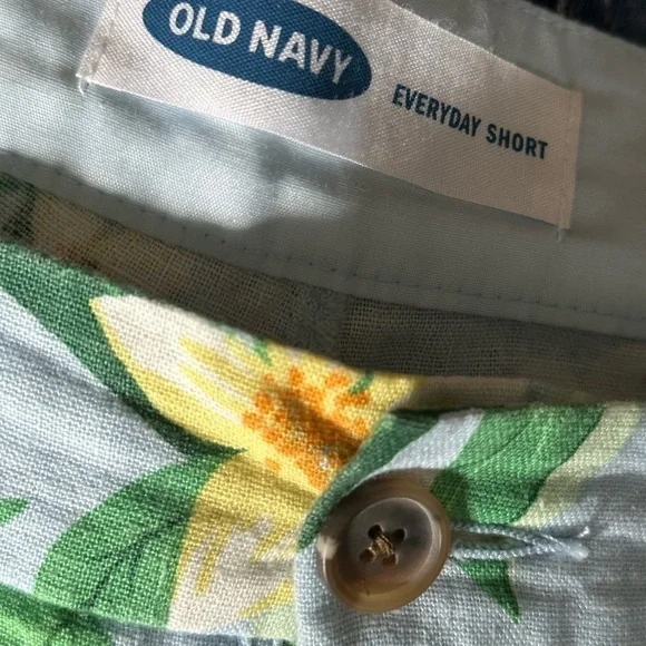 OLD NAVY LINEN SHORTS - Picture 3 of 4